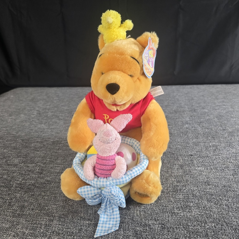 NWT Disney Store Exclusive Winnie The Pooh Plush Holding Basket Piglet & Eggs